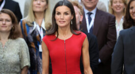 La reina Letizia apoya al sector audiovisual con su vestido de Carolina Herrera