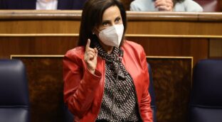 Robles rechaza «lecciones» del PP de defensa del CNI