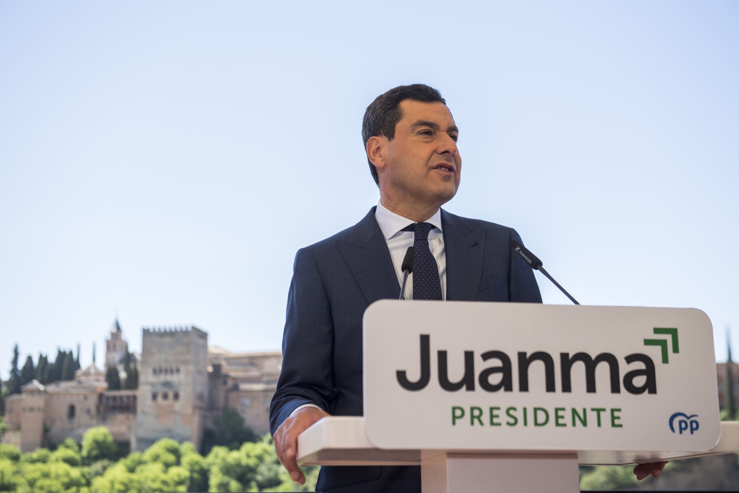 Juanma Moreno critica el «culebrón» de 'Por Andalucía'