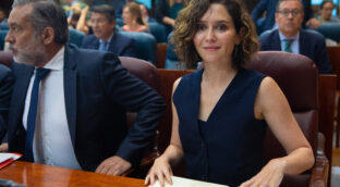 Ayuso defiende unas instituciones públicas fuertes