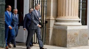 Felipe VI visita La Granja de San Ildefonso junto al Real Instituto Elcano