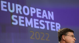 Bruselas propone prorrogar la suspensión de los límites de deuda y déficit públicos