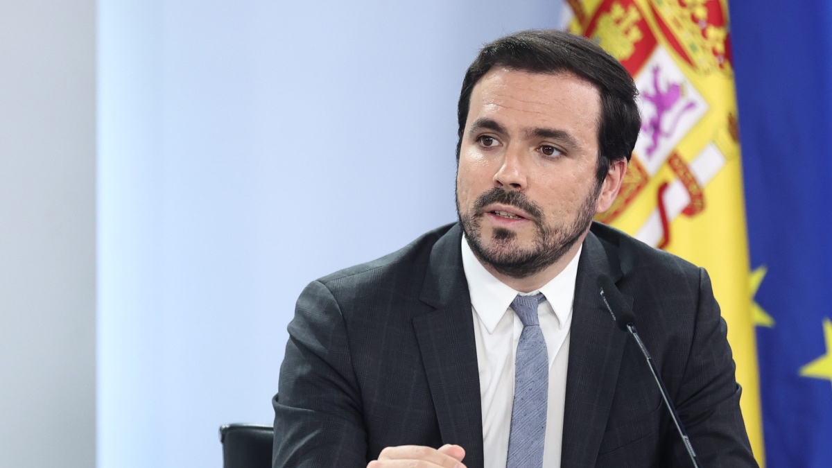La nueva ley de Garzón obligará a las eléctricas a solucionar las incidencias en dos horas