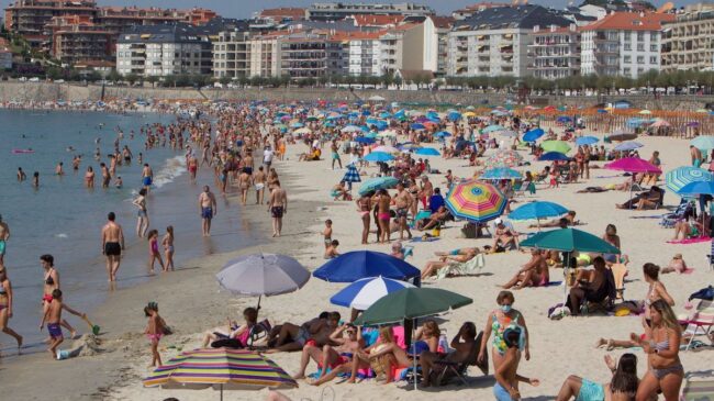 España recibió en marzo 4 millones de turistas, ocho veces más que en 2021, pero aún lejos de las cifras pre-covid