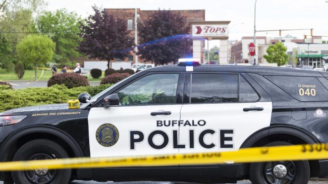 Al menos diez muertos y tres heridos por un tiroteo en un supermercado de Búfalo (Nueva York)