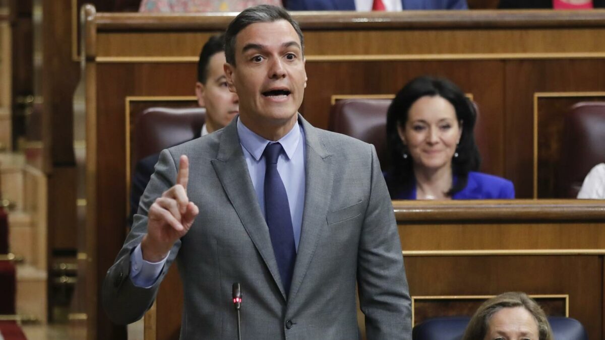 Sánchez justifica el cese de Esteban por «fallos de seguridad» mientras la oposición ve una cesión a ERC