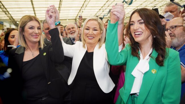 El Sinn Féin, a la espera del recuento final para confirmar su histórica victoria en el Ulster