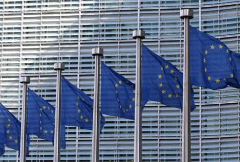 Bruselas plantea racionar el gas y multiplicar la inversión energética para alejar a la UE de Rusia