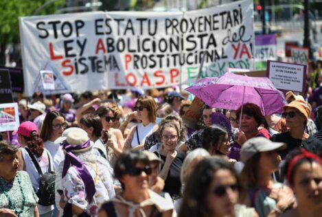 Miles de feministas, contra la prostitución en Madrid: «Estamos hartas de puteros»
