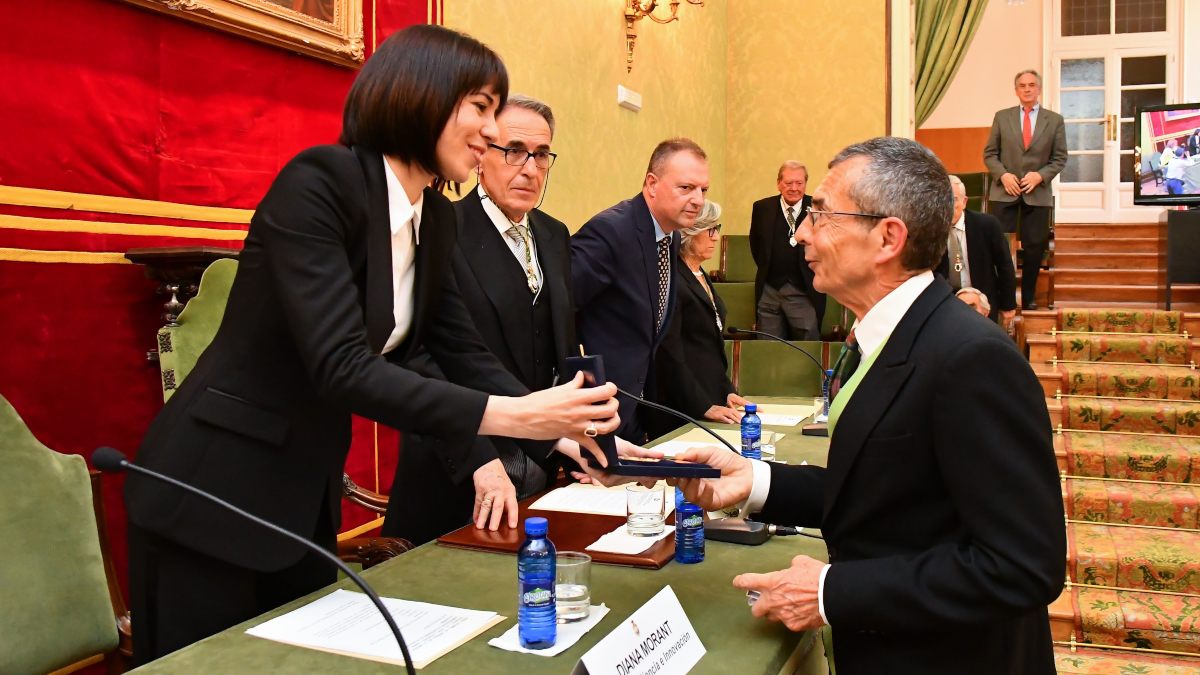 El físico Francisco Guinea recibe la medalla Echegaray de la Real Academia de Ciencias