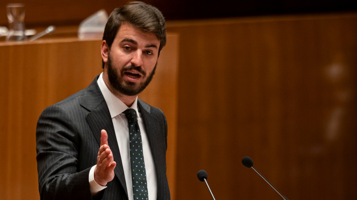 Vox se queda solo en su propuesta de referendum para ilegalizar a los partidos separatistas