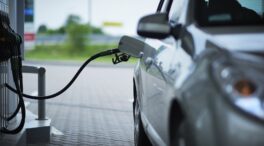 La gasolina bate un nuevo récord mientras que el gasóleo marca su segundo precio más alto de la historia