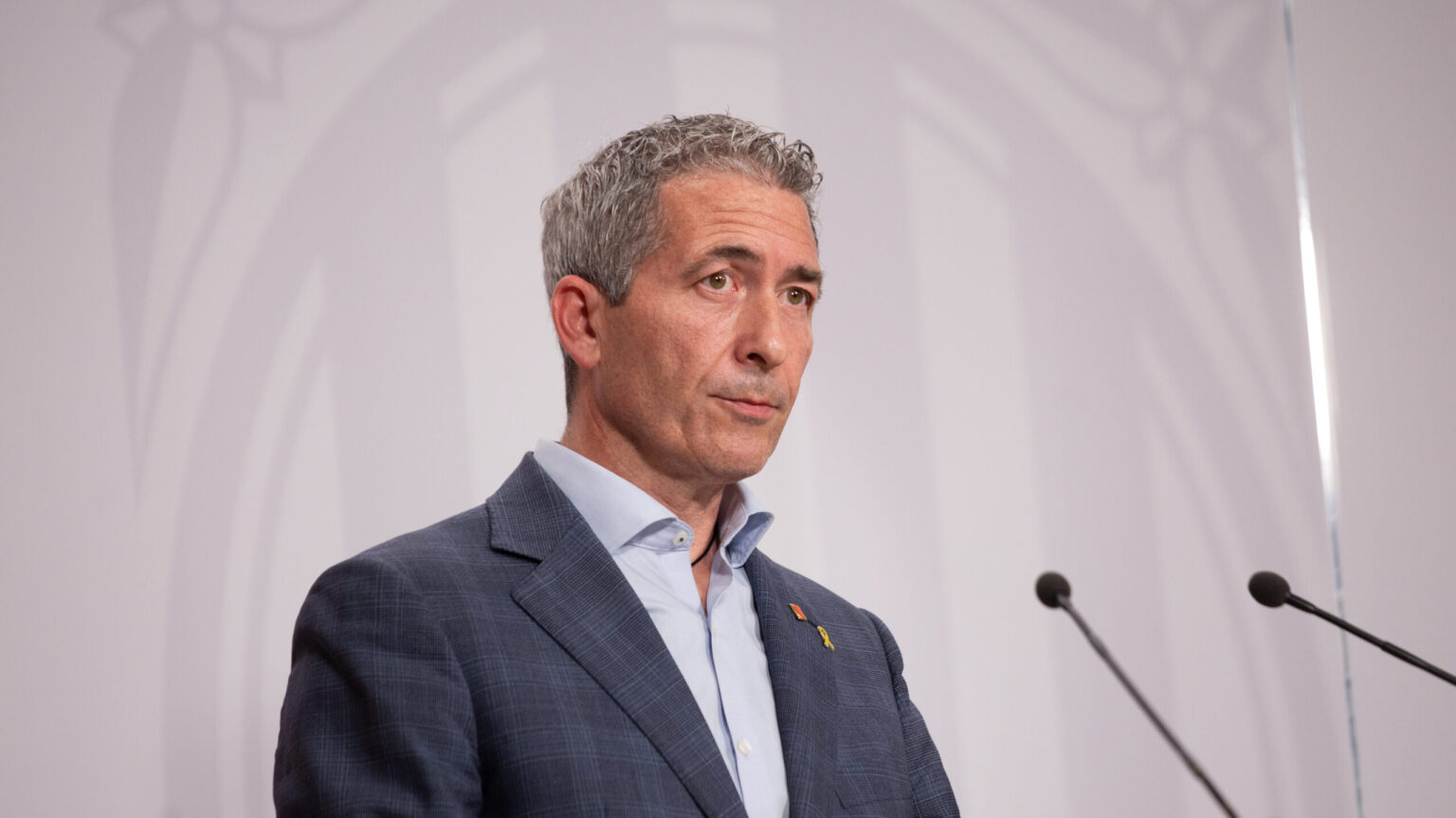 Sin español en las escuelas, pero Poncela en el corazón