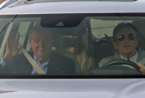 El rey Juan Carlos I sale de Sanxenxo para volar a Madrid a reencontrarse con Felipe VI