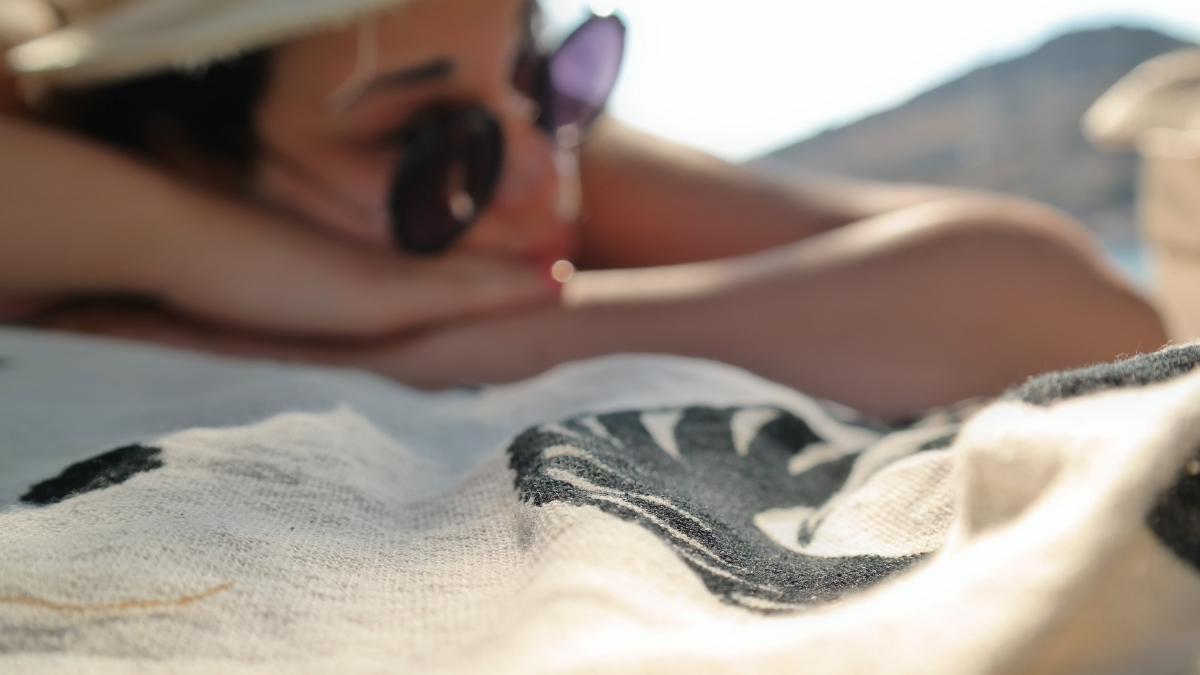 Cinco partes de tu cuerpo (muy sensibles) que siempre olvidas proteger del sol