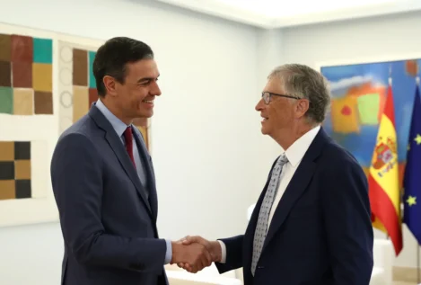 Sánchez recibe a Bill Gates en la Moncloa para analizar "los retos globales" y articular "respuestas ambiciosas"