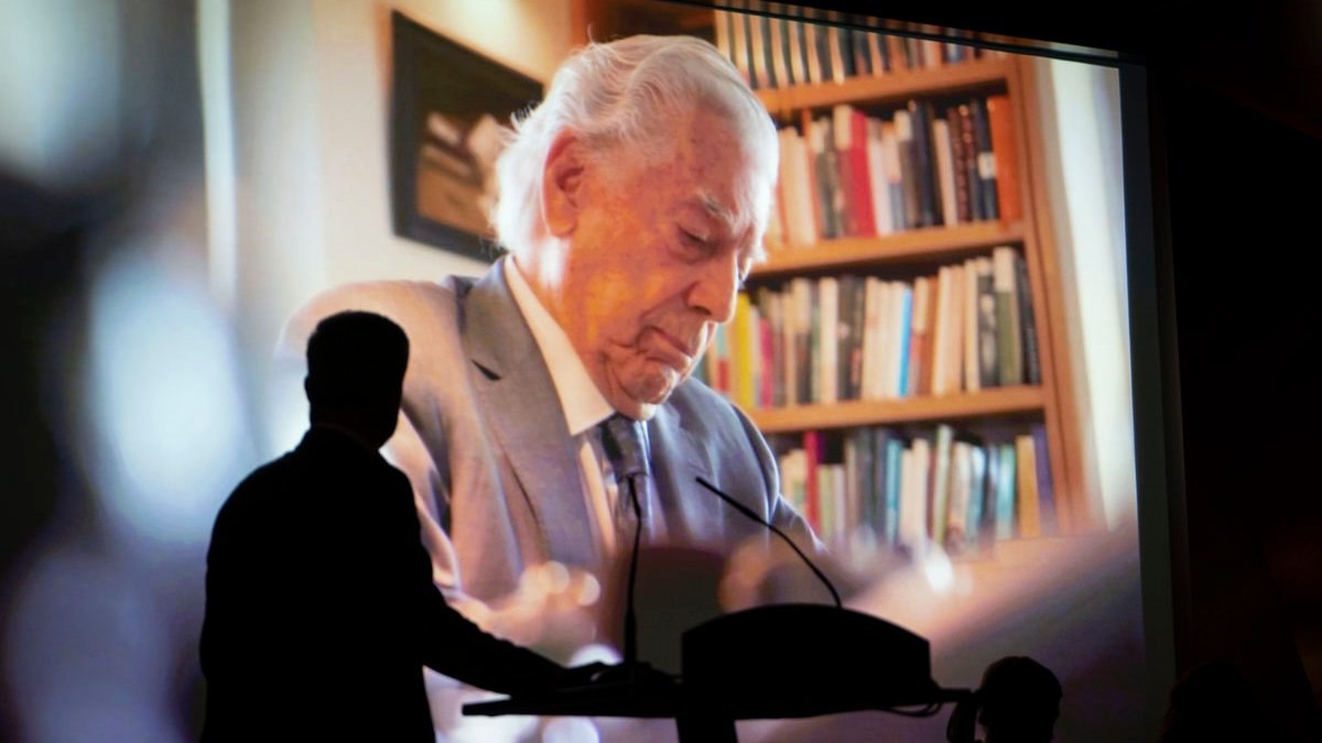 Mario Vargas Llosa inaugura el ciclo de conferencias 'Cultura abierta'