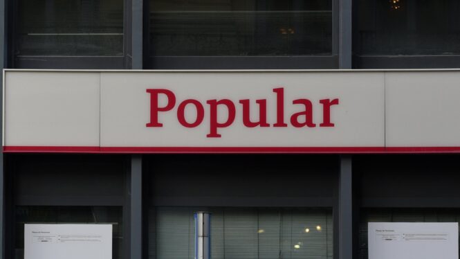 El juez admite como acusación a 300 afectados por la ampliación del Banco Popular en 2012