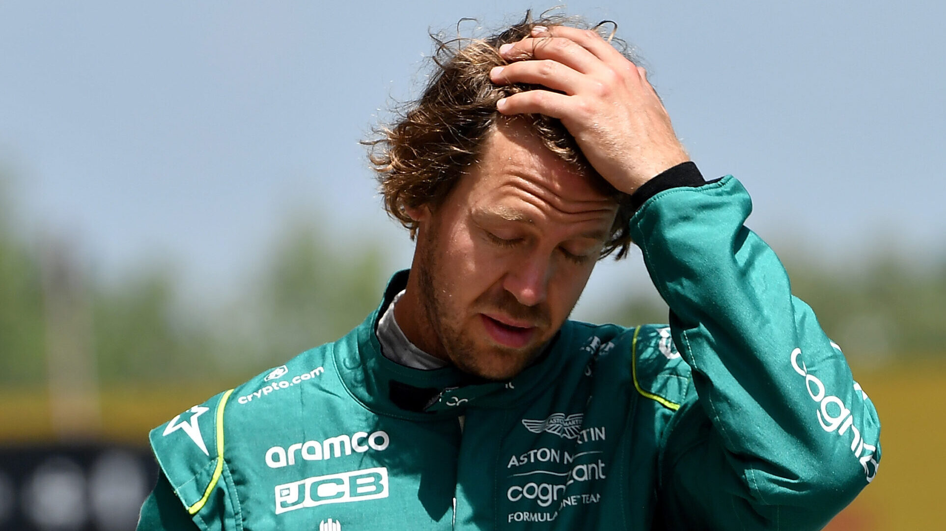 Roban al piloto Sebastian Vettel en Barcelona y él los persigue en patinete