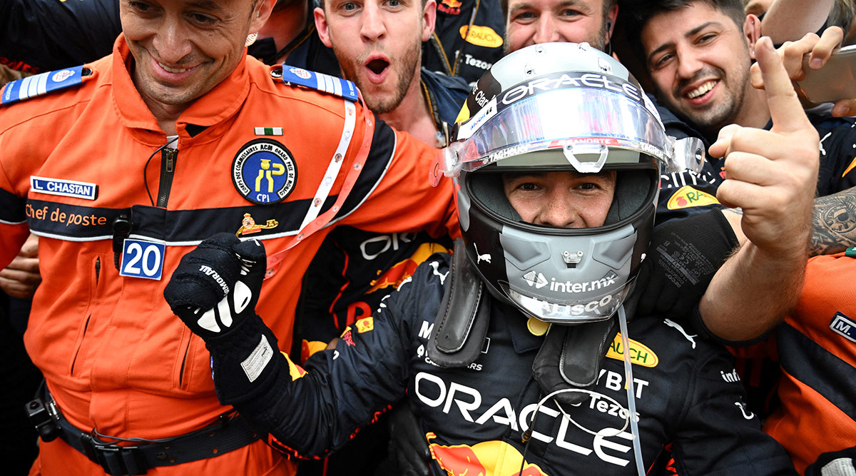 Sergio Pérez se corona en el GP de Mónaco tras una gran batalla contra Carlos Sainz