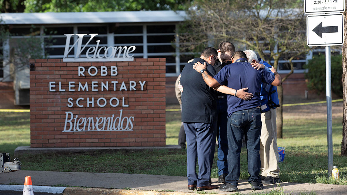 El tirador de la escuela de Texas se atrincheró con sus víctimas antes de ejecutarlas