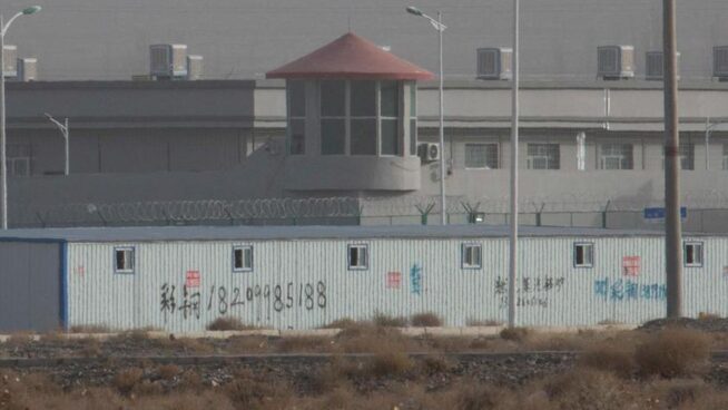 Campos de "reeducación" y detenciones masivas: una filtración masiva revela el trato de China a la minoría uigur
