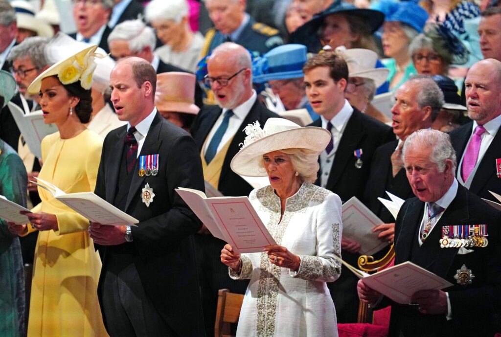 El príncipe Carlos ha presidido la misa en honor de la reina | Gtres