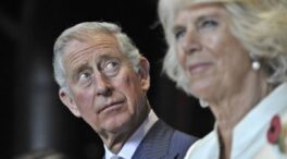 El príncipe Carlos tacha de «lamentable» el plan de Johnson de desviar migrantes a Ruanda