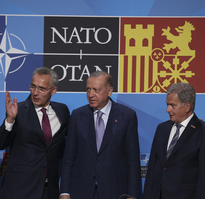 La OTAN invita formalmente a Suecia y Finlandia a integrarse en la Alianza
