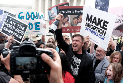 El Supremo de EEUU anula el derecho al aborto y lo deja en manos de los Estados