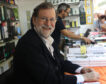 El expresidente Rajoy firma su ‘Política para adultos’ en la Feria del Libro de Madrid