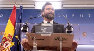 Vox pide acabar con «el Gobierno permisivo con inmigración ilegal»