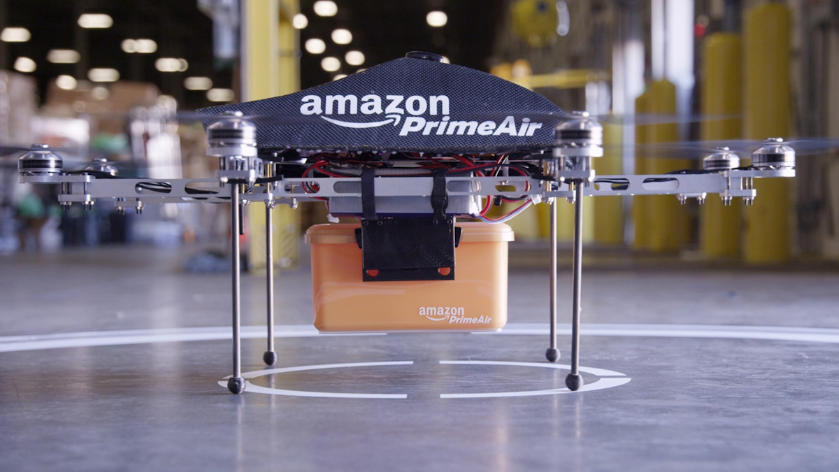 Amazon comenzará a enviar paquetes pequeños con ‘drones’ a finales de este año