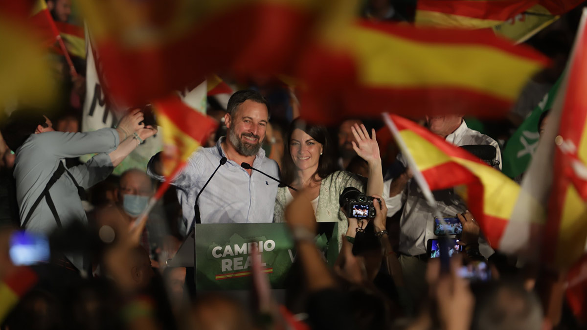 Facua pide a la Junta Electoral que prohíba a Vox usar la bandera España con su logotipo