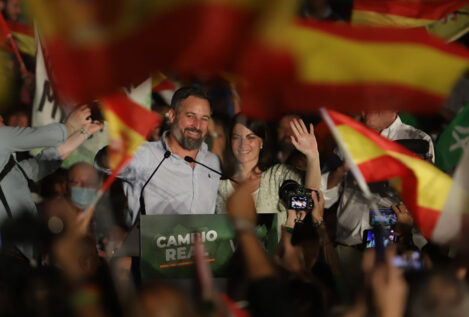 Facua pide a la Junta Electoral que prohíba a Vox usar la bandera España con su logotipo