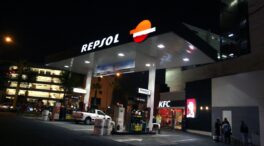 Repsol desafía a la CNMC y continúa con su plan de descuentos en los combustibles