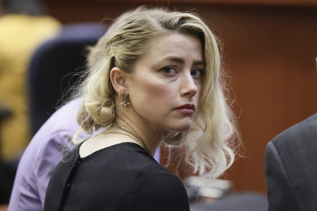 Amber Heard, abatida tras conocer el veredicto del jurado.