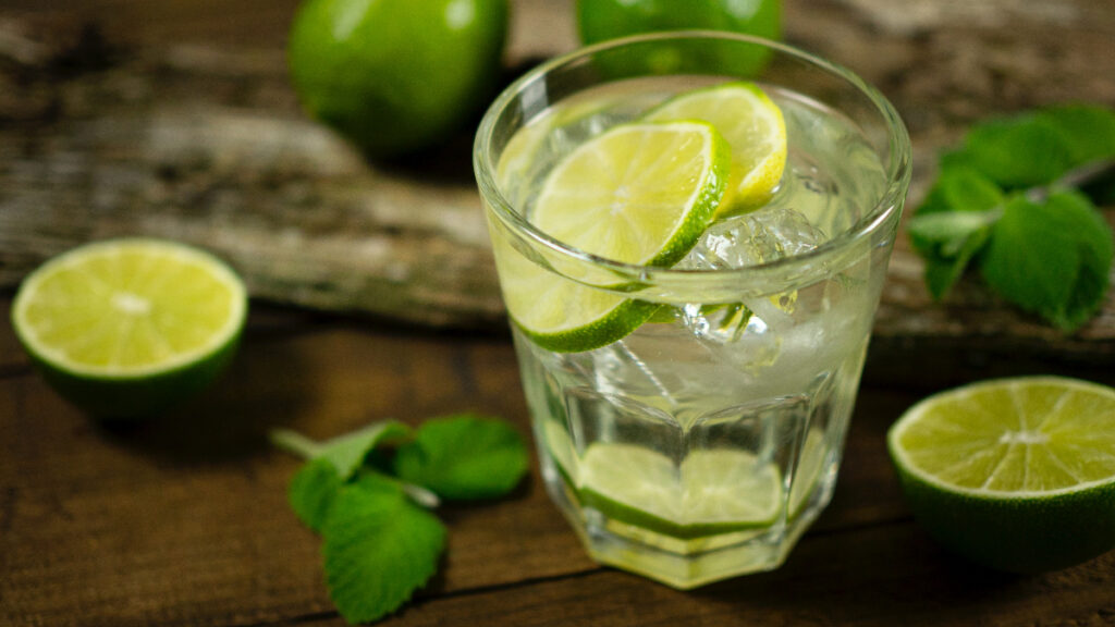 bebidas evitar verano engordar calorías cócteles zumos alcohol azúcar