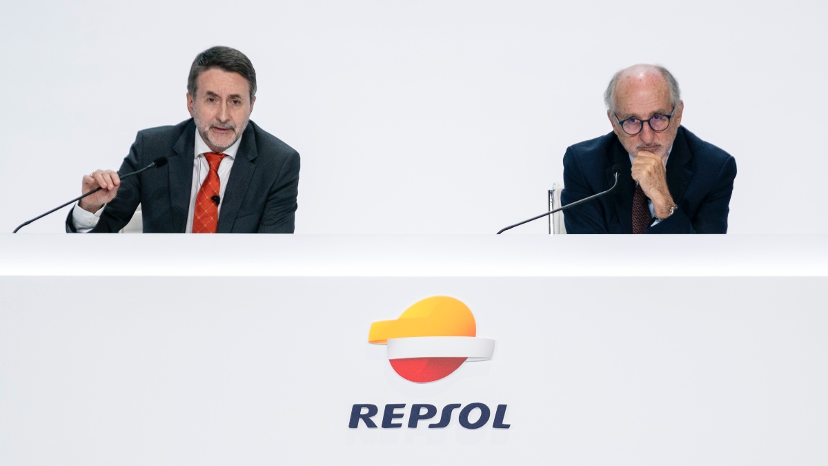 Repsol hace caja para avanzar en energías renovables y ‘luchar’ con las grandes eléctricas