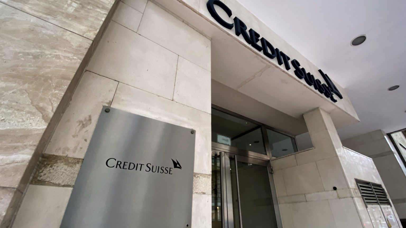 Credit Suisse, multado por un caso de blanqueo de una red de tráfico de cocaína