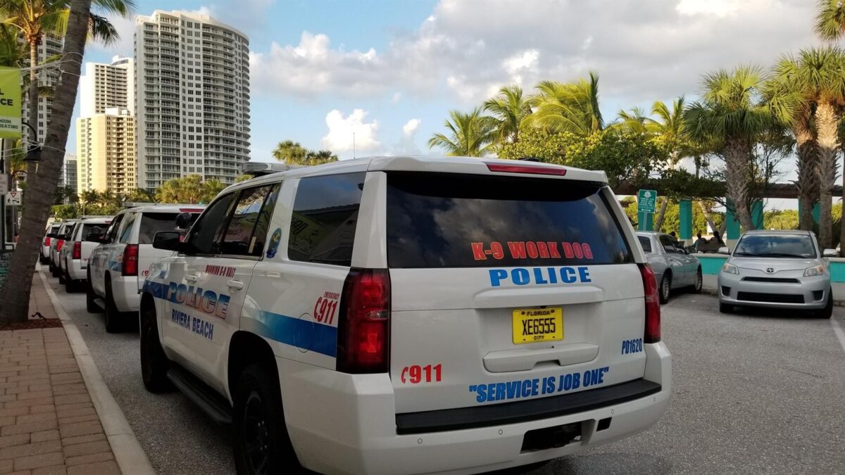 Un niño de ocho años mata a una niña de un año con la pistola de su padre en Florida, EEUU