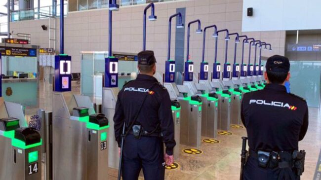 Caos en los aeropuertos: miles de vuelos perdidos por la falta de policías en los controles