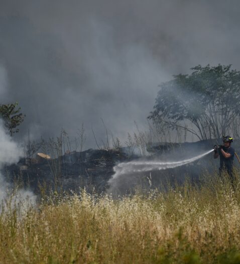 El incendio cerca del Espacio Ibercaja - Madrid, en imágenes