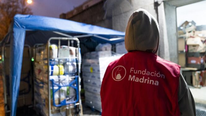 La Fundación Madrina propone al Gobierno una paga mensual para los refugiados