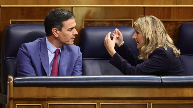 Sánchez y Díaz se reúnen «para fortalecer la coalición» en plena crisis por la ley de secretos