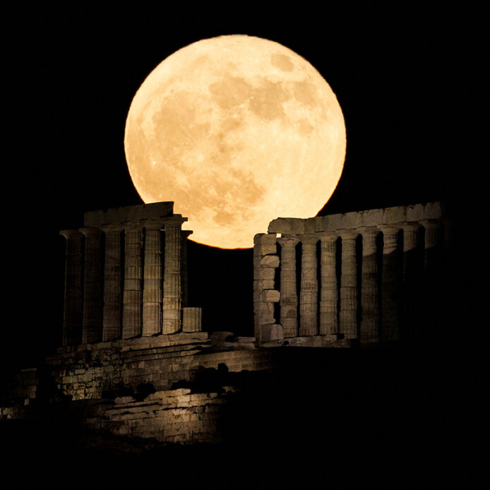 La superluna de fresa 2022, en imágenes