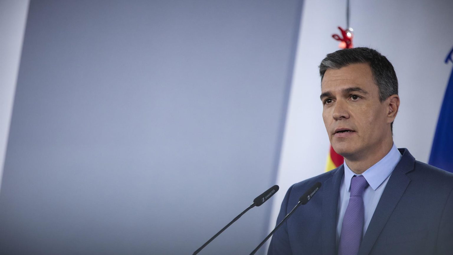 Pedro Sánchez reivindica los derechos de las personas LGTBI: «Ni un paso atrás»