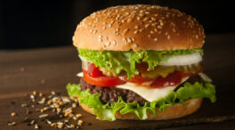 Cómo hacer una hamburguesa más sana y con menos calorías en cinco pasos