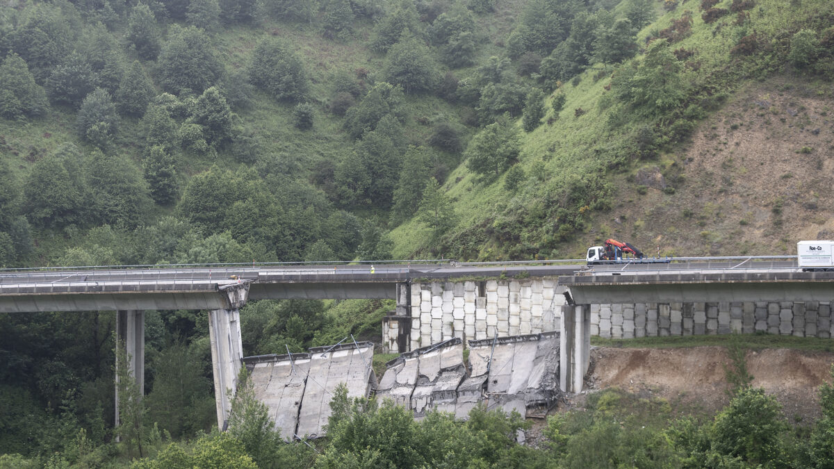 Se desploma otro tramo del viaducto de la A-6 en el límite entre León y Lugo