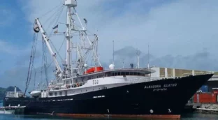 Al menos dos marineros españoles mueren en la explosión de un atunero en Seychelles